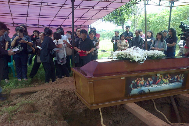 Ade Sara beristirahat...