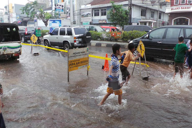 Jalan Pesanggrahan macet...