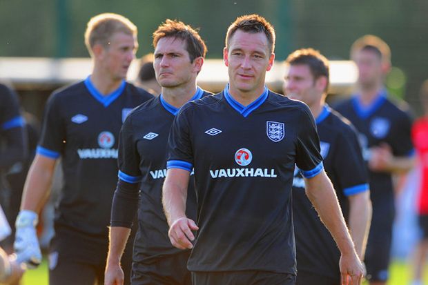 John Terry tutup pintu...