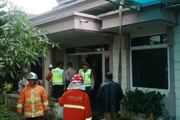 Terjebak dalam kebakaran,...