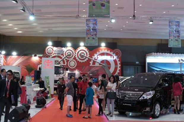 Transaksi di Pekan Otomotif...