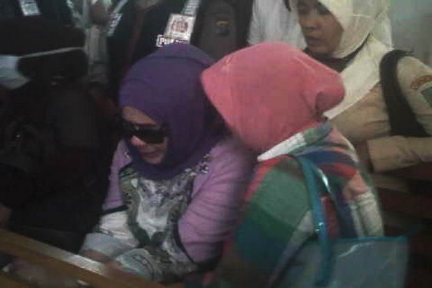 Istri muda Rusli Zainal...