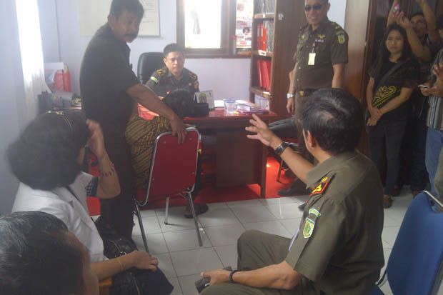 Hendak ditahan, tersangka...