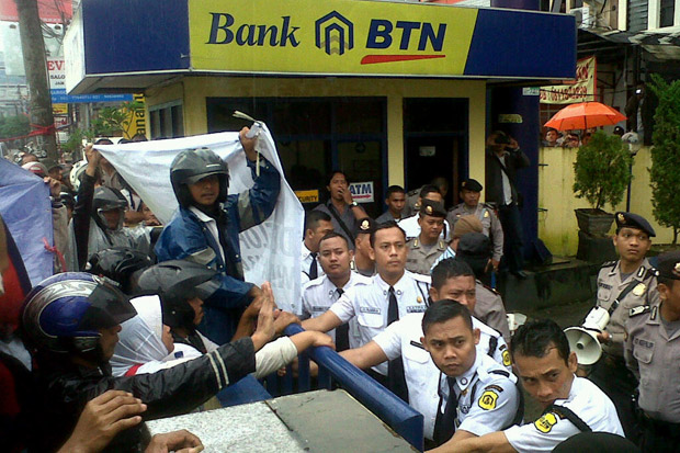 Warga Taman Anyelir...
