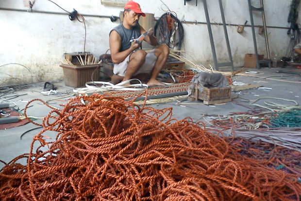 Tak ada rotan, mendong...