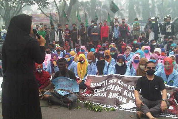 Gubernur Riau menghilang...