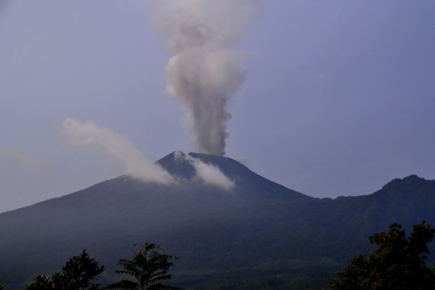 Gemuruh Gunung Slamet...
