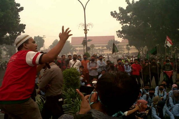 Tiba di Riau, SBY disambut...