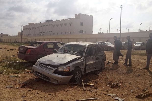 Bom mobil di Akademi...