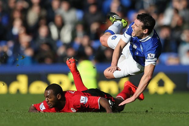 Gareth Barry terhindar...