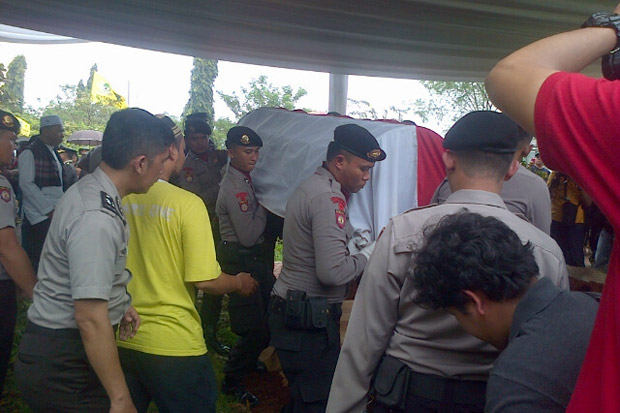 Polisi pemegang senpi...