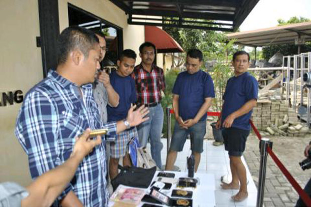 3 polisi gadungan nyaris...