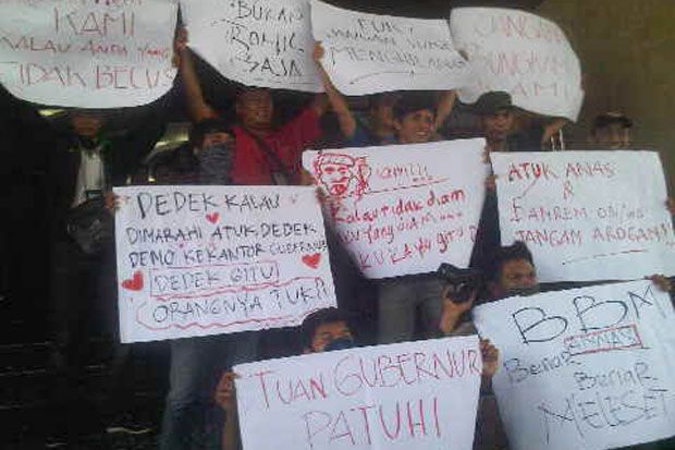 Dihina Gubernur Riau,...