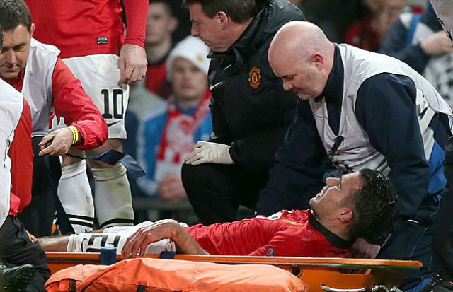 Van Persie menepi sebulan