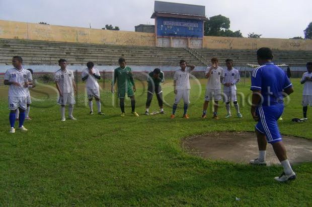 Dua penyerang Mahesa...