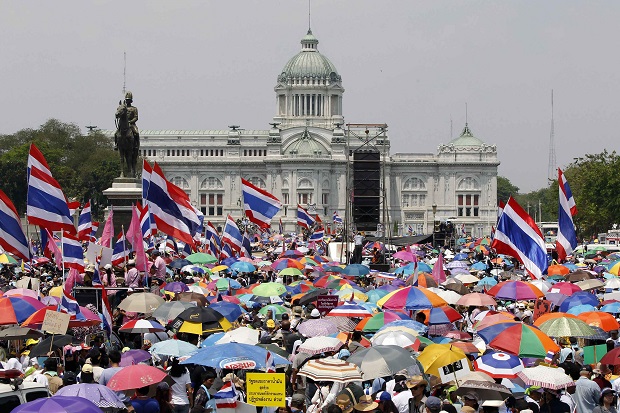 Lagi, demonstran anti-Yingluck...