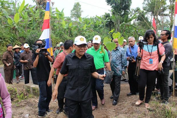 Selain hasilkan minyak,...