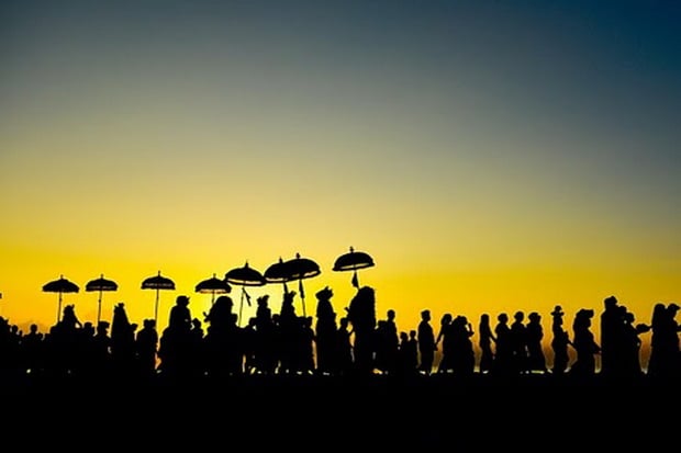 Nyepi, rumah besar bangun...