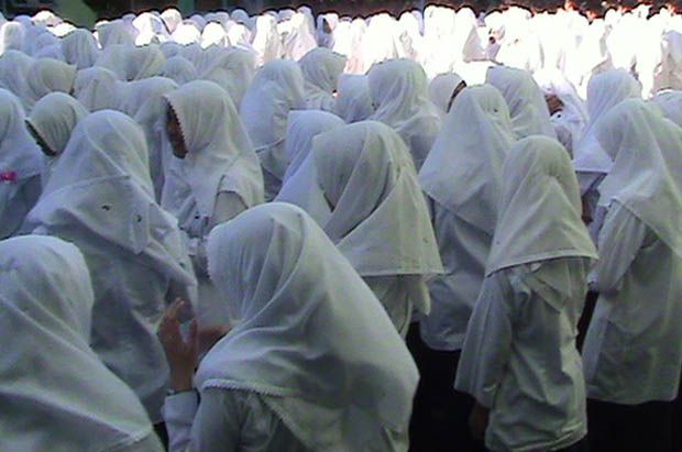 Santriwati Pondok Pesantren...