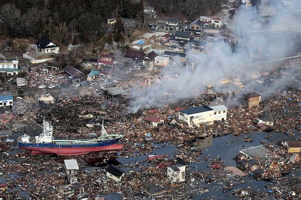 Terancam gelombang tsunami,...