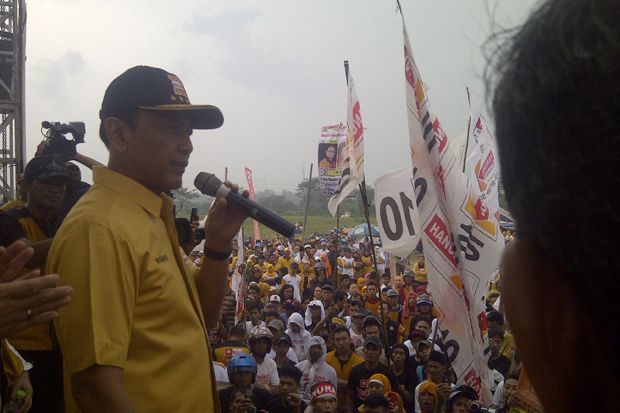 Di hadapan Wiranto,...