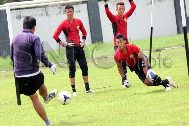 Kebobolan tiga gol,...