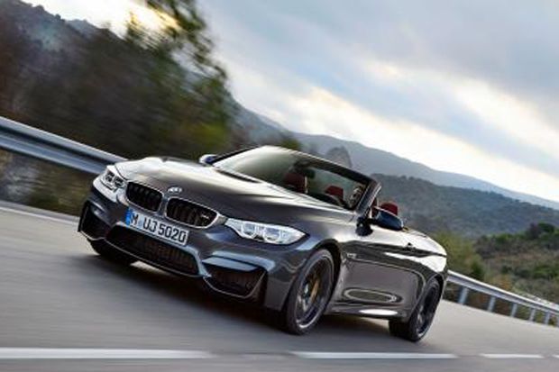 BMW M4 Convertible mengaspal...