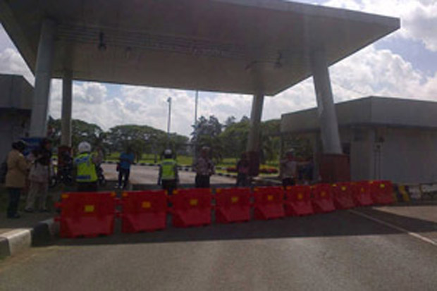 Mei, Pintu M1 bandara...
