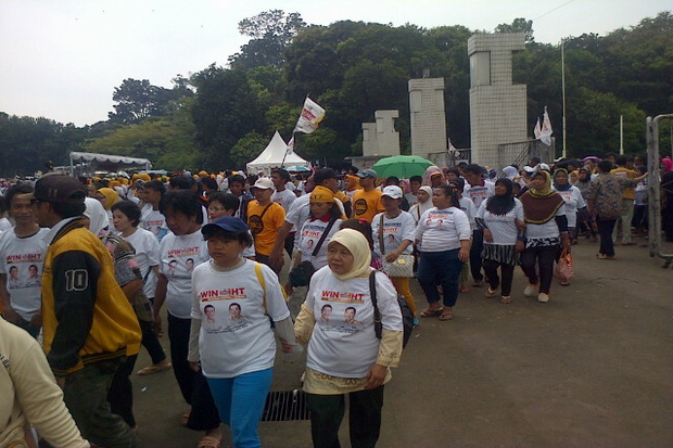 Massa simpatisan Hanura...