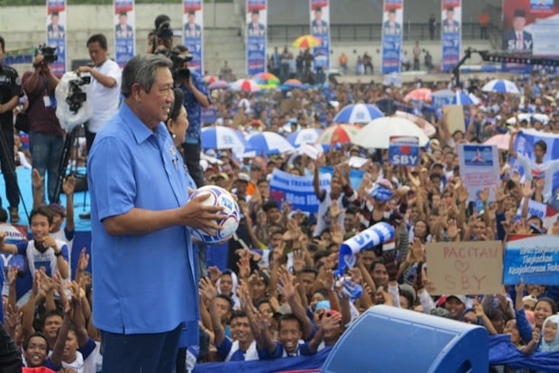 Mangkir, SBY tak konsisten...