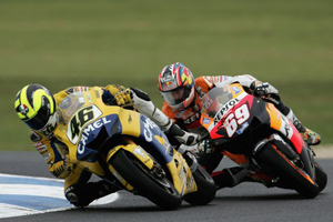 Hayden bantu Rossi jajal...