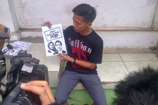 Selebaran kebohongan...