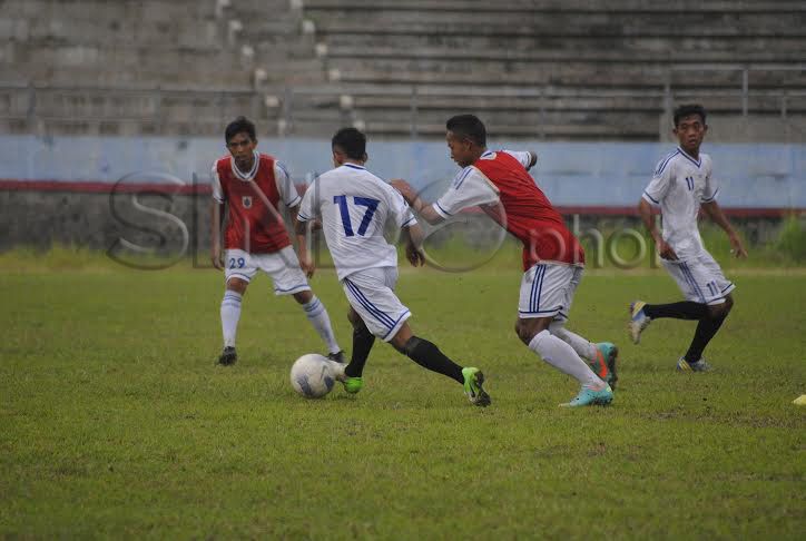 Defender senior PSIS...