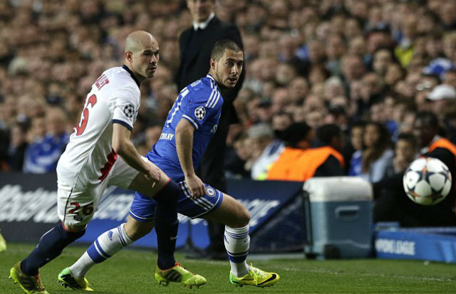 Chelsea ditinggalkan...