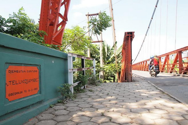 Jembatan Gantung Telukjambe...