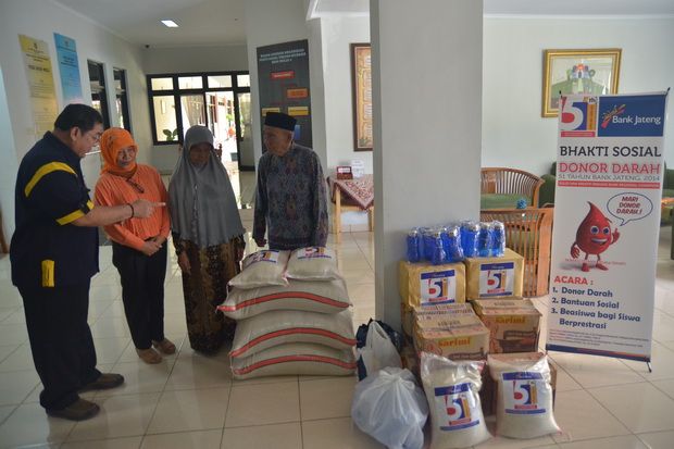 Rayakan HUT ke-51, Bank...