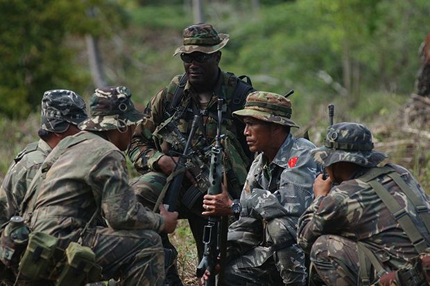 Militer Filipina bentrok...