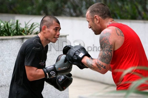 Chris John belajar jadi...