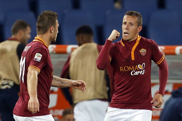 Roma unggul dua gol...