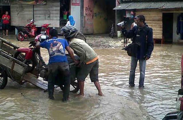 Sungai Citanduy meluap,...