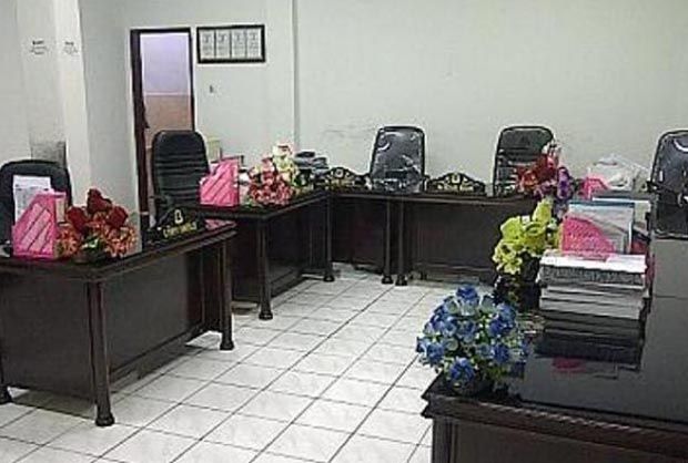 Anggota DPRD Surabaya...