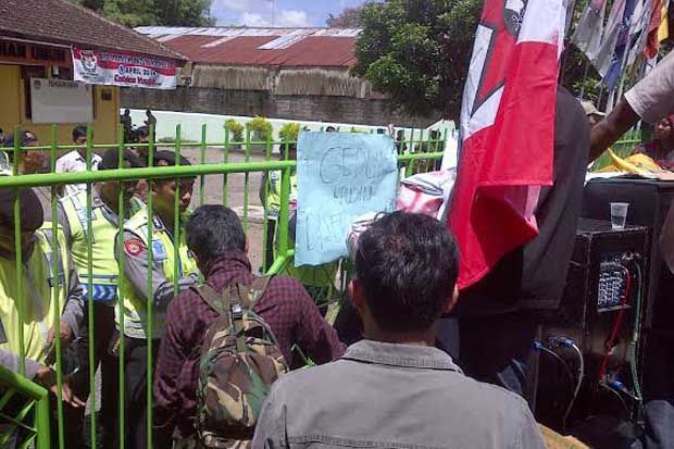 Banyak kecurangan, Komisioner...