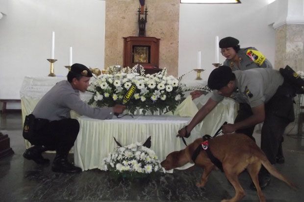 Amankan Paskah, gereja...