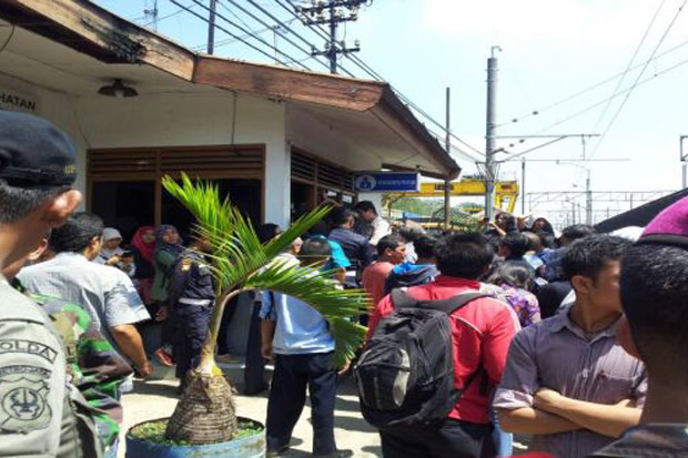 Blokir di Stasiun Bekasi...