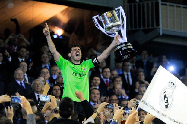 Casillas persembahkan...