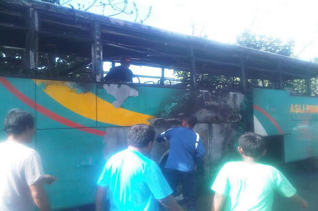 Bus Asli Prima terbakar...