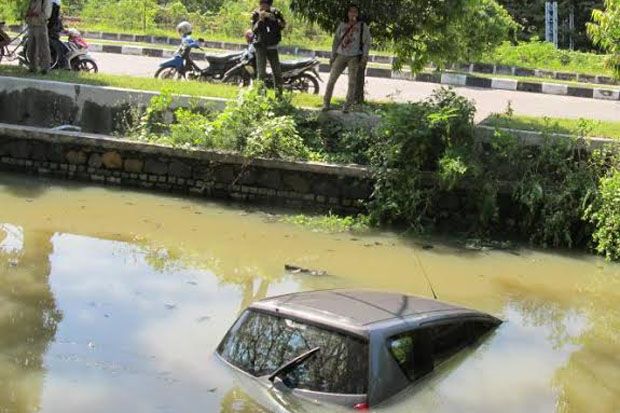 Belajar setir, mobil...