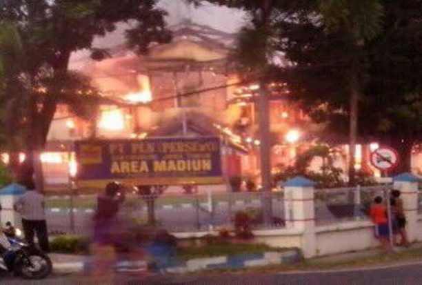 Kebakaran landa kantor...