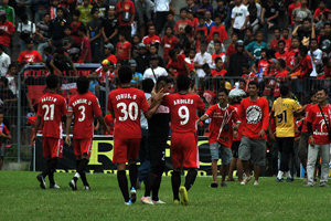 Hadapi Persipur, Persis...