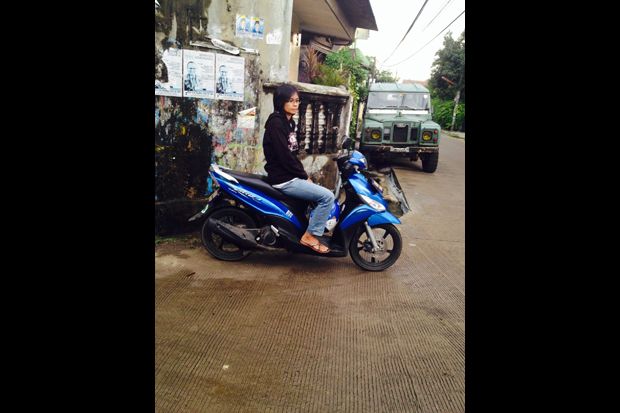 Perempuan ini mengojek...